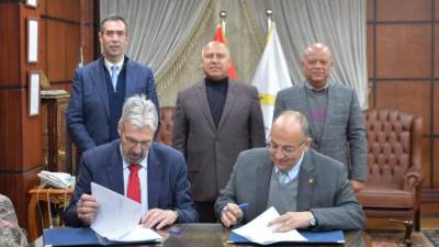 وزير النقل يسلم الرصيف الجنوبي لمحطة الحاويات «تحيا مصر1 » للمشغل العالمي