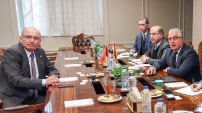 «اقتصادية قناة السويس» تبحث مع تركيا التعاون فى مجالات تموين السفن والطاقة المتجددة 