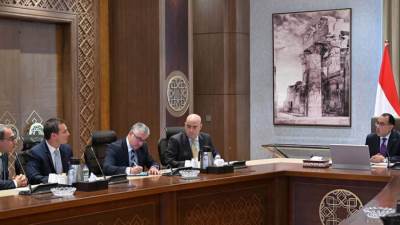 رئيس الوزراء يستعرض مع مسئولي "شنايدر إليكتريك" مبادرة إنشاء 1000 منزل ذكي