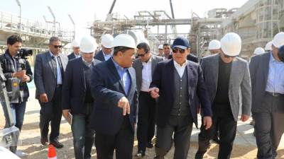 «الملا» يتفقد توسعات محطة ضواغط غاز دهشور ومركز التحكم التبادلى الجديد