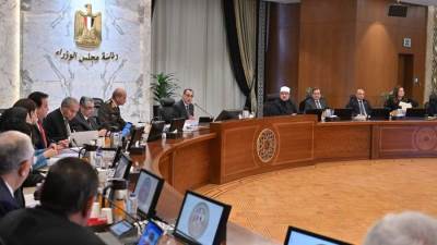 الحكومة: لجنة قانونية وفنية بمجلس الوزراء ومكتب مُحاماة عالمي لدراسة عروض استثمار بالنقد الأجنبي