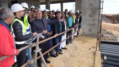 كامل الوزير: شبكة القطار الكهربائي تربط المناطق الصناعية بالموانئ البحرية