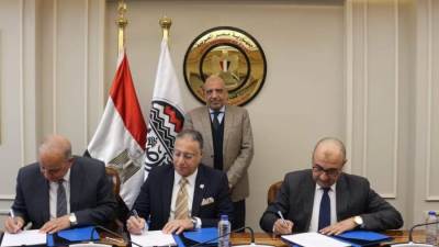 بالشراكة مع «كادينس» للطاقة ..توقيع عقد تأسيس شركة «بيوردايف» لإنتاج منتجات الكلور