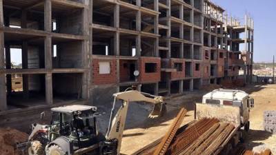 «اتحاد المقاولين» يطالب بمد مهلة 6 أشهر إضافية على عقود الشركات