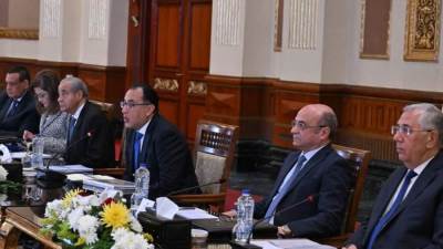 رئيس الوزراء: التوافق مع الغرف التجارية والمصنعين على ضخ كميات كبيرة من السلع في الأسواق