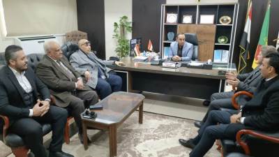 لضبط أسعار السلع الغذائية .. رئيس جهاز الشروق يعقد إجتماعاً مع مسؤولى منافذ شركة «أمان» بالمدينة