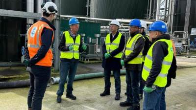 نائب وزير الإسكان  يتفقد محطتي معالجة الصرف الصحي والحماة المتطورة في لندن