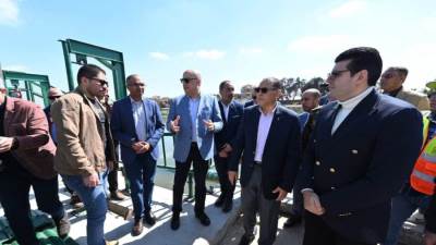 وزير الإسكان ومحافظ الشرقية يتفقدان مأخذ ومحطة تنقية مياه بلبيس