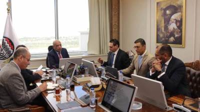  وزير قطاع الأعمال  يبحث مع تحالف مصري إيطالي الاستفادة من خام الحديد بمناجم أسوان والواحات