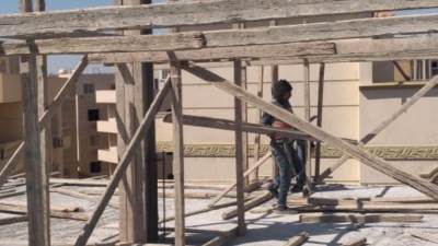 خلال 48 ساعه ..  رئيس جهاز الشروق يُوقف مخالفتى بناء بأحد العقارات بالمدينة