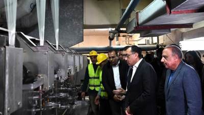  «مدبولي» يتفقد أعمال تطوير أحد أكبر مصانع إنتاج الفيبربوليستر بكفر الدوار