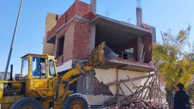 حملات على الإعلانات المخالفة ومخالفات البناء والظواهر العشوائية بعدة مدن