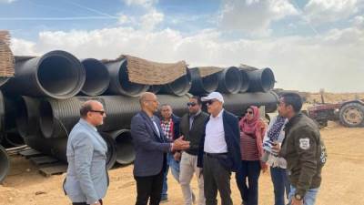 نائب رئيس هيئة المجتمعات العمرانية يتفقد مشروعات المرافق والطرق بمناطق الامتداد للقاهرة الجديدة