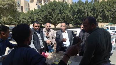 رئيس جهاز الشروق يستمع لشكاوى السكان بمنافذ الخير  ويقود حمله لرفع الإشغالات