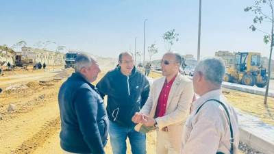 تكثيف العمل بمشروعات الطرق بالتجمع الثالث والامتداد الشرقي والتجمع السادس بالقاهرة الجديدة
