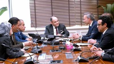 وزير الصناعة يبحث مع  شركة «بوش» خططها الحالية والمستقبلية بالسوق المصري