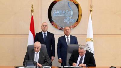 وزيرا الإسكان والنقل يشهدان توقيع بروتوكول تعاون فى مجالات النقل البرى بالمدن الجديدة