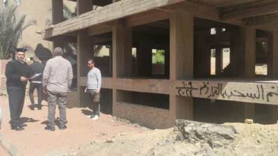 استرداد قطع أراضٍ لمخالفة شروط التعاقد وإزالة مخالفات بناء وإشغالات في حملات بمدينة العبور