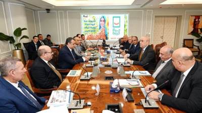 وزيرا الإسكان والإنتاج الحربى يتابعان موقف تنفيذ مشروعات حياة كريمة لتطوير الريف المصرى