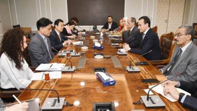 مساعد وزير الإسكان يتابع مع ممثلي كوريا الجنوبية تقدم الأعمال بمشروع تطوير مدينة بدر