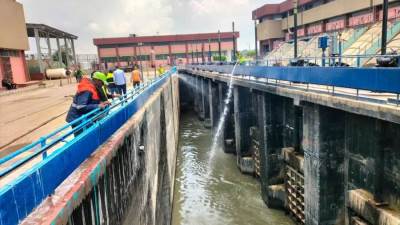 إصابة 5 أشخاص إثر حريق محطة الصرف الصحي بالمرج الجديدة