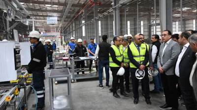 استثمارات تركية تتجاوز 100 مليون دولار ..رئيس الوزراء يتفقد مصنع "بيكو مصر" للأجهزة المنزلية
