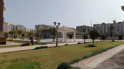 استكمال أعمال صيانة المسطحات الخضراء بالشيخ زايد والشروق ودمياط الجديدة
