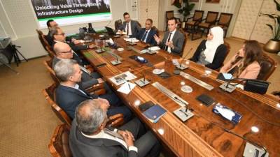 مساعد وزير الإسكان يبحث مع «شنايدر إليكتريك»الفرنسية  التعاون لإقامة 1000 منزل مزود بحلول ذكية