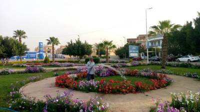 رئيس جهاز الشروق يشدد على الصيانة المكثفة للمسطحات الخضراء بالمدينة