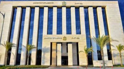 «العمل» تُصدر كِتابًا دوريًا إلى «المُديريات» لتنفيذ  قرار  زيادة الحد الأدنى لأجور عمال القطاع الخاص إلى 6000 جنيه 