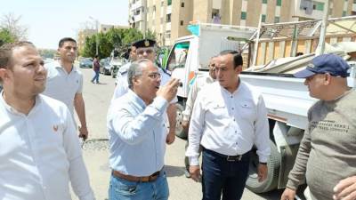 رئيس جهاز الشروق يقود حمله مكبرة لرفع الإشغالات من الأسواق التجاريه بالمدينه  