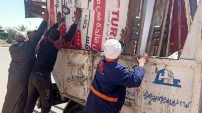 حملات مكثفة لإزالة الإعلانات المخالفة بمدينة العاشر 