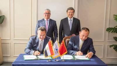 باستثمارات 297 مليون دولار ..  اقتصادية قناة السويس توقع عقد مشروع شين فينج الصينية لمنتجات الحديد 