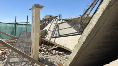 جهاز مدينة الشروق يُزيل دور مخالف بأحد العقارات بمنطقه السابعه عمارات