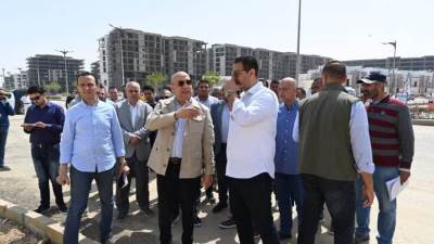 خلال جولته بالعلمين الجديدة .. «الجزار» يتفقد أعمال التشطيبات بأبراج المنطقة الشاطئية ويوجه بضغط معدلات التتفيذ