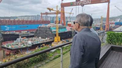 «قناة السويس» تبحث مع ترسانة هيونداي التعاون في مجال بناء السفن والوحدات البحرية