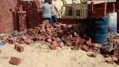 جهاز مدينة الشروق : وقف وإزالة 3 مخالفات بناء والتحفظ على الأدوات والمعدات