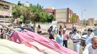 رئيس جهاز الشروق يُصادر إشغالات الأسواق التجاريه بالمدينه ويحرر 12 محضر للمخالفين   