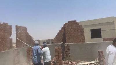 جهاز مدينة الشروق يُنفذ إزاله فوريه لدور مخالف بأحد العقارات بمنطقة 9 عمارات