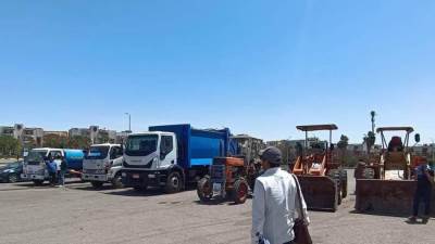 رئيس جهاز مدينة العبور يوجه بفحص معدات شركة النظافة الجديدة بالحي السابع 