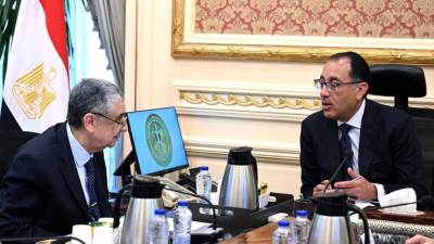 «مدبولى» يبحث مع وزير الكهرباء خطط الوزارة لتطوير ورفع كفاءة الشبكات