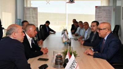 وزير الإسكان يلتقى مسئولى «السويدى إليكتريك» لمناقشة دور المستثمرين في تطوير المناطق الصناعية بالمدن الجديدة