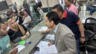 رئيس جهاز العبور الجديدة يتابع سير العمل بمركز خدمة تقنين أوضاع المناطق المضافة للمدينة