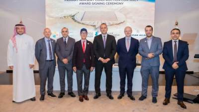 «حسن علام» توقع عقد الأعمال الإنشائية لبناء الحضانة المرجانية الأولية في نيوم بالسعودية