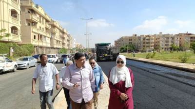 رئيس جهاز الشروق: جارٍ الإنتهاء من رصف الطرق الداخلية بالمنطقة الخامسة عمارات بالمدينه