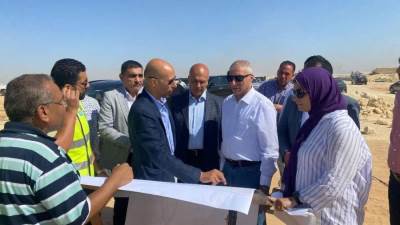 نائب رئيس المجتمعات العمرانية يتفقد مشروعات المرافق والطرق بالامتداد الجنوبي والتجمع السادس بالقاهرة الجديدة