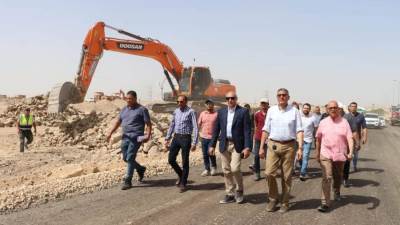 «غنيم» يتابع سير العمل وموقف الخدمات المقدمة للمواطنين بمدينتى الشيخ زايد و6 أكتوبر