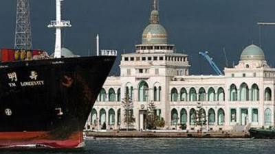 «قناة السويس» تقرر تمديد العمل بالتخفيضات للسفن والناقلات