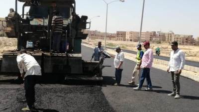 «الإسكان»: تنفيذ أعمال تطوير الطرق بمدن الشروق وبني سويف وأخميم والمنيا الجديدة