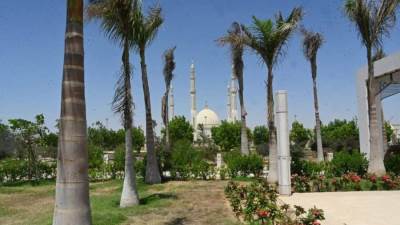 وزير الإسكان: زرع أكثر من 46 ألف شجرة بمشروع  «كابيتال بارك» بالعاصمة الإدارية الجديدة